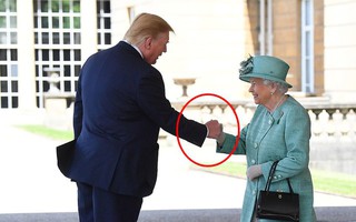 Vừa gặp mặt Nữ hoàng Anh, Tổng thống Trump đã phá vỡ một quy tắc hoàng gia bằng cách không giống ai của mình