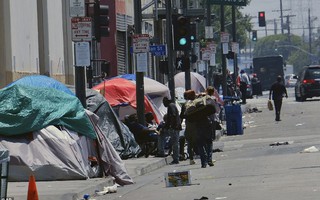 Chùm ảnh: Toàn cảnh thành phố Los Angeles hiện đại văn minh đã bị mất quyền kiểm soát vào tay... rác thải và chuột