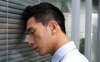 Nửa đêm nghe tiếng khóc ai oán phát ra từ phòng anh trai, tôi đạp cửa xông vào thì chết điếng trước cảnh tượng hãi hùng trước mắt