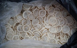 Ớn lạnh với hàng đống bao cao su giả ở TP. HCM