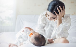 Nghiên cứu tiết lộ cha mẹ không được ngủ đủ trong suốt 6 năm liền sau khi sinh con