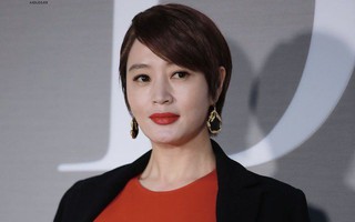 Chuyện đời buồn của đại minh tinh xứ Hàn - Kim Hye Soo: Bán hết gia sản để trả nợ cho mẹ cờ bạc, sống cảnh nhà thuê vẫn bị bám theo đòi tiền 