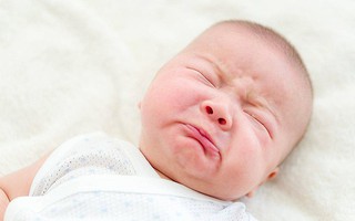 Cách chữa đau mắt đỏ: Trẻ sơ sinh bị đau mắt đỏ, mẹ cứ bình tĩnh làm cách này bé sẽ khỏi hoàn toàn chỉ sau vài ngày
