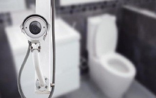 Sốc: Một tàu du lịch trên vịnh Hạ Long đặt camera quay lén du khách trong nhà vệ sinh