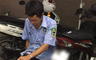 Nhìn cảnh bác bảo vệ đắp chăn, nhường hẳn ghế dựa để "boss" ngủ một giấc ở Sài Gòn hoa lệ khiến ai cũng ấm lòng