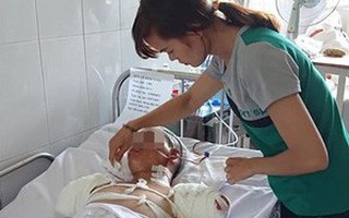 Vợ nghẹn ngào ký giấy đồng ý đoạn chi 2 tay chồng vì điện giật: "Không biết khi nào anh ấy mới về với mẹ con em"