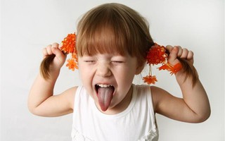 Thấy con hay tự giật tóc của mình, mẹ cần xử lý ngay vì rất có thể đó là dấu hiệu của một bệnh nghiêm trọng