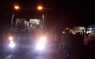 Xe máy va chạm kinh hoàng với ô tô khách, 2 bé gái chết thảm