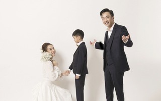 Cường Đôla hôn vợ say đắm trong loạt ảnh cưới mới, bé Subeo thân thiết nắm tay mẹ kế