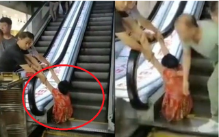 Đi mua sắm, người phụ nữ bị thang cuốn “nuốt” trọn nửa người, phải cắt cụt chân trái hoàn toàn