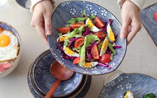 Muốn trở thành bà nội trợ đảm đang, điều đầu tiên bạn phải biết chọn mua chén bát phù hợp với nhu cầu sử dụng