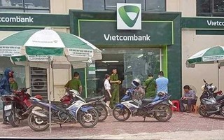 Nóng: Truy bắt kẻ bịt mặt, nổ súng cướp ngân hàng ở Thanh Hóa