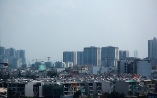 Mùi hôi thối bủa vây khu dân cư phía Nam Sài Gòn, người dân đóng chặt cửa cả ngày, không dám ra ngoài