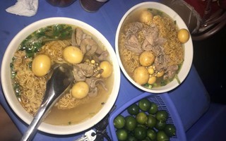 Thắc mắc vì quán ăn đêm mỗi hôm thu một giá khác nhau, cô nàng bị chủ quán mắng cho "vuốt mặt không kịp"