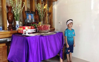 Sau 26 ngày chờ đợi trong vô vọng, người thân lập bàn thờ cho 5 ngư dân mất tích