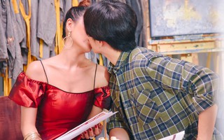 Nam Thư hôn say đắm bạn trai cũ Sĩ Thanh khiến ai cũng đỏ mặt 