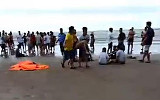 9 người bị sóng biển cuốn trôi, 4 người tử vong