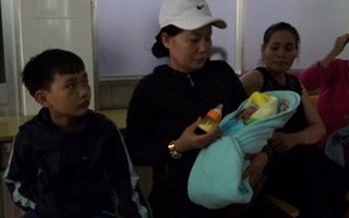 Đắk Lắk: Phát hiện bé gái bị bỏ rơi bên lề đường trong tình trạng tím tái