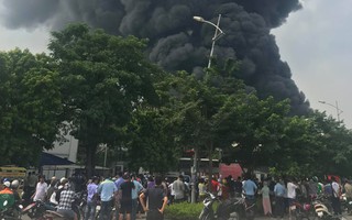 Hà Nội: Cháy dữ dội gần AEON Mall Long Biên khiến hàng trăm người hoảng loạn tháo chạy