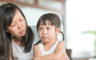 Bố mẹ phải làm gì khi phát hiện trẻ trộm tiền?
