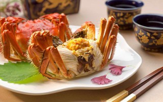 Cua lông 2 lạng giá gần 1 triệu vẫn không làm chùn bước dân sành ăn Việt
