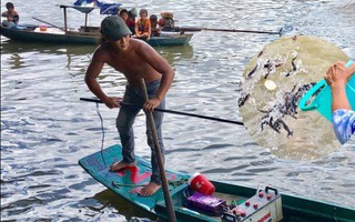 Phóng sinh Rằm tháng 7: Chim vừa sổ lồng, cá được thả xuống sông chưa kịp bơi đã bị đặt bẫy, chích điện vớt lên bán lại cho khách