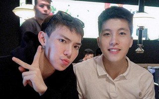 Lộ diện thân phận người đàn ông cởi trần, nằm trên giường của Erik lúc livestream