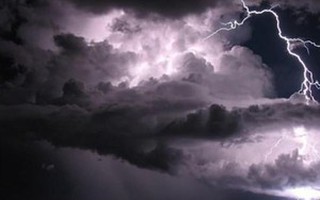 Sét đánh xe cẩu hàng cửa khẩu Hữu Nghị, hai công nhân thương vong
