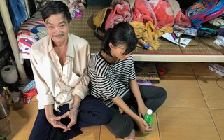 Mẹ bỏ đi, 2 đứa trẻ côi cút chăm sóc cho người cha tâm thần 