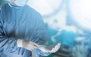 Vụ ấu dâm đáng sợ nhất nước Pháp: Bác sĩ phẫu thuật cưỡng bức hơn 250 trẻ em trong suốt 3 thập kỉ, còn ghi lại chi tiết trong nhật kí