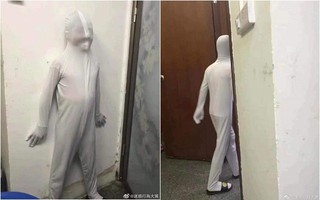 Muốn được xem TV thoải mái, cậu bé lén lấy điện thoại của mẹ order "bộ đồ tàng hình" và cái kết cười ra nước mắt