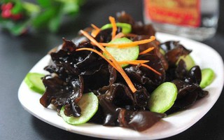 Người đàn ông bị suy gan thận phải vào viện cấp cứu vì đĩa mộc nhĩ xào