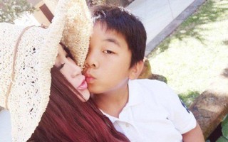"Bom sex" Ôn Bích Hà gây tranh cãi khi đăng ảnh hôn môi con trai nuôi