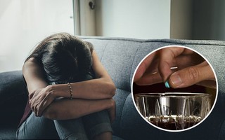 Địa ngục trần gian của người phụ nữ 10 năm trời làm nô lệ tình dục cho những gã đàn ông để chồng ngồi xem