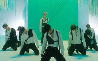 "Nối gót" đàn anh Wanna One, X1 "phá đảo" các BXH với MV debut đầy ma mị!
