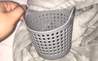 Tưởng vớ món hời khi mua giỏ giặt với giá 26k trên Amazon, ngờ đâu mẹ trẻ nhận được đồ có kích thước cho búp bê