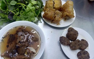 Đi ăn bún chả nổi tiếng bậc nhất Hà thành, khách hàng khẳng định "không bao giờ quay lại" vì hàng loạt điểm trừ