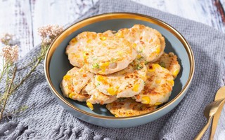 Dọn tủ lạnh, tôi tùy hứng làm món chả gà mà cả nhà cứ tấm tắc khen ngon mãi!