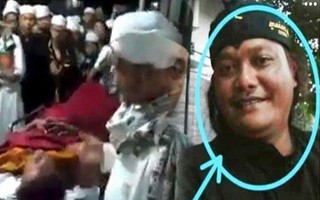 Cả làng nghỉ làm để đào huyệt chôn cất 1 người đàn ông lạ mặt, chưa kịp đặt vào quan tài thì người chết bất ngờ bật dậy bỏ chạy