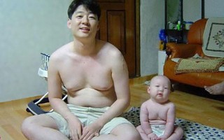 Những bức ảnh cha và con trai chứng minh mẹ có "đẻ thế đẻ nữa" vẫn không thoát kiếp "đẻ thuê"
