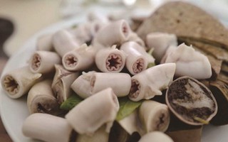 Không muốn chồng con bệnh tật đầy người thì đừng mua lòng lợn luộc sẵn bán vỉa hè ẩn chứa loạt mầm bệnh kinh hãi