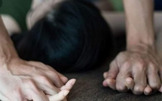 Người phụ nữ 30 tuổi tố bị đồng hương hiếp dâm sau bữa nhậu