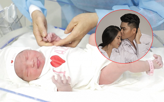 Lê Phương chính thức công khai gương mặt đáng yêu của con gái vừa mới chào đời