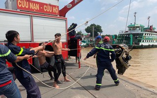 Hé lộ nguyên nhân nhà báo tử vong trên sông sau khi tìm được xe máy ở bến phà Cát Lái