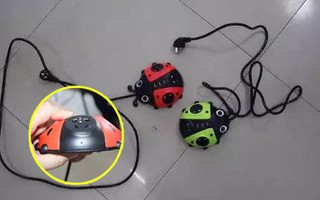 Tìm thấy ổ cắm điện trước cửa nhà, bà mẹ 1 con mang về dùng suốt 1 tháng trời mà không biết đã rơi vào bẫy của kẻ biến thái