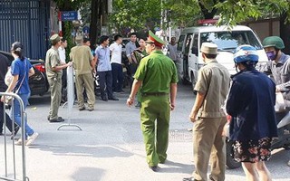 Sát hại 2 nữ sinh rồi nhảy lầu tự tử: Nghi phạm nằm ngủ ngoài hành lang chờ thời cơ ra tay