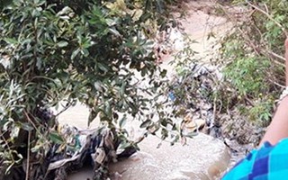 Bình Dương: Phát hiện xác chết nữ lõa thể, đang phân hủy bị mắc kẹt dưới con rạch 