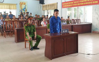 Đánh chết vợ hờ vì nghĩ là "rắn 6 đầu độc ác", kẻ thủ ác lắc lư liên tục tại tòa