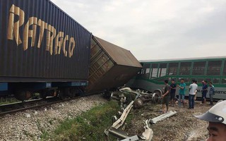 Vụ tàu hỏa tông nát xe tải, toa tàu đứt văng trúng người dân: Địa phương không làm theo chỉ đạo
