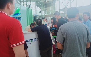 Ảnh hưởng áp thấp nhiệt đới Kajiki, nhiều hành khách bay từ Đà Lạt về Hà Nội bị trễ chuyến